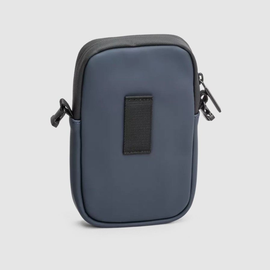 Escape Crossover, Navy